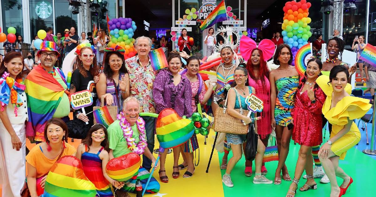 ‘เติมสีรุ้ง’ ริมหาดหัวหิน บลู พอร์ตฯ เปิดเดือน Pride  ชวนสนุกพร้อมเบาใจในความหลากหลาย