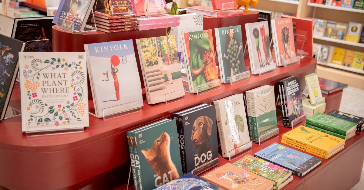 ส่องอาณาจักร หนังสืออิ๊งค์ กว่า 5 หมื่นเล่ม ‘Asia Books’ ไอคอนฯ ใหญ่สุดในกรุงเทพฯ
