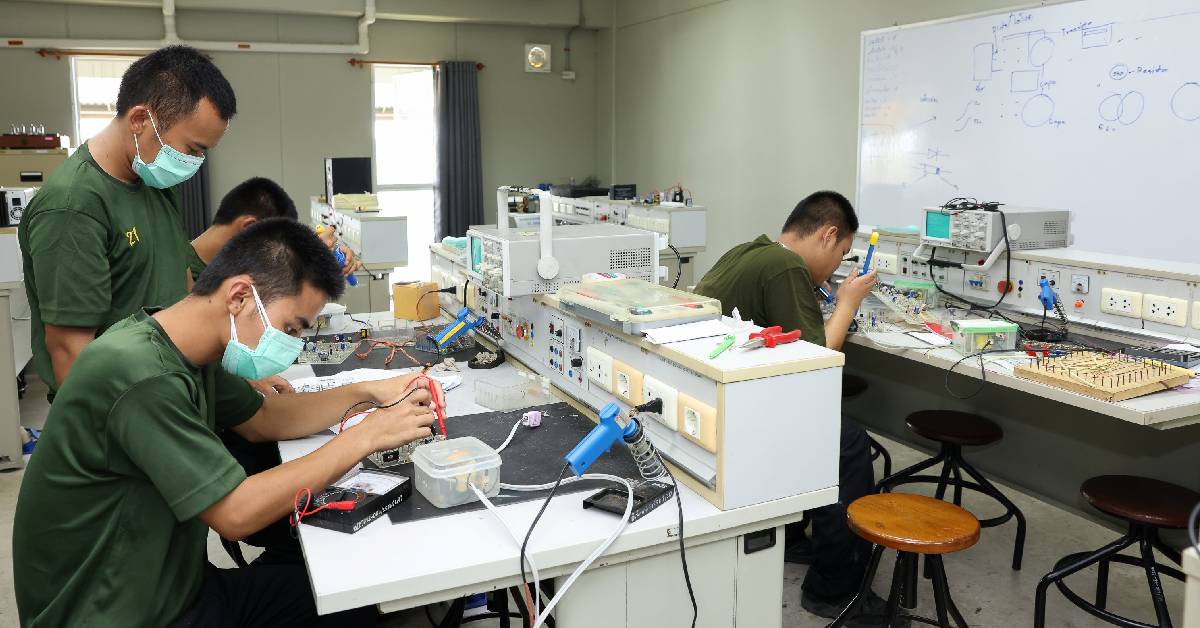 ทำได้จริง ‘ห้องเรียนสีเขียว’ เปลี่ยนขยะพิษเป็นสื่อเรียนรู้ จากโครงการเก่าแลกใหม่’เพาเวอร์บาย’