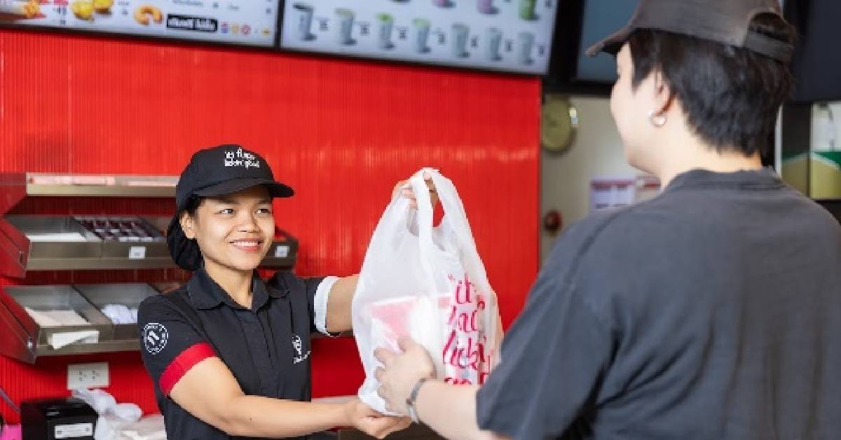 กลยุทธ์ใหม่ ‘KFC’ ไทย ประกาศรับ ‘ลูกค้าสายลับ’  ชวนจับโป๊ะบริการพนักงานสาขา