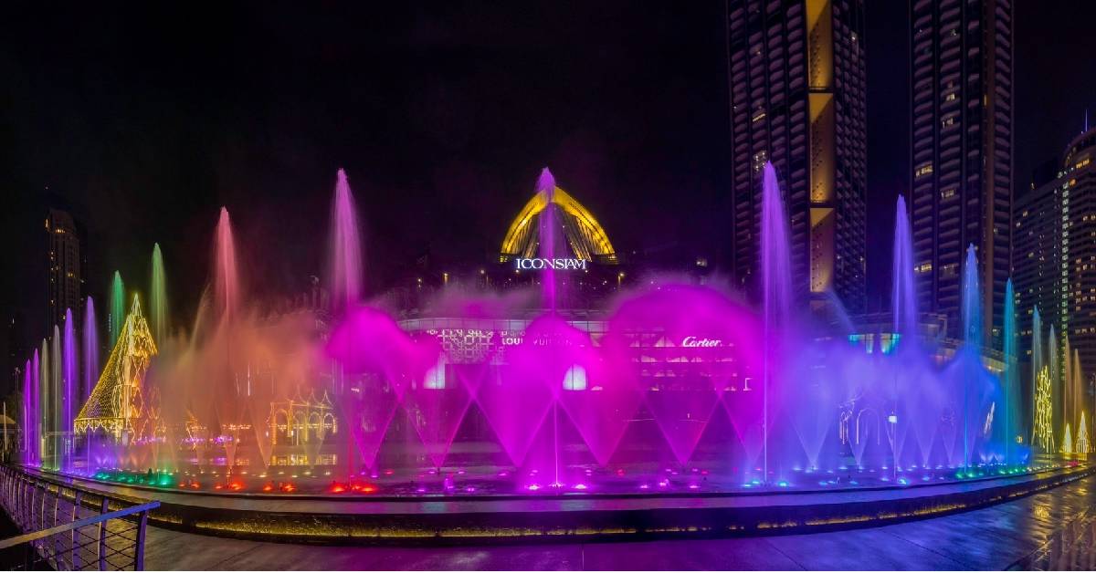 ไอคอนสยาม จุดพลุสีรุ้งเหนือเจ้าพระยา ฉลอง Pride Month ดันไทยสู่ World Pride 2030